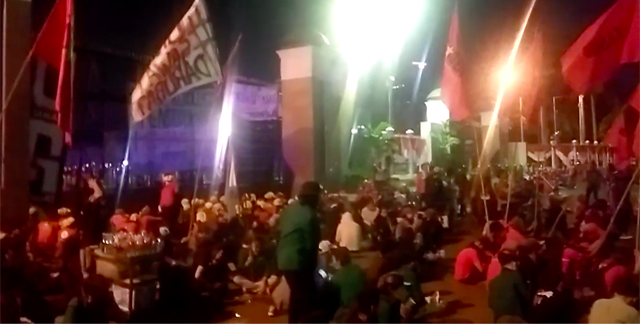 Demo di DPR bertahan sampai malam
