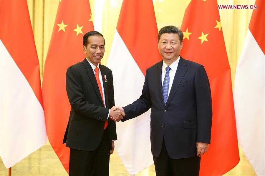 Presiden Jokowi bersalaman dengan Presiden China Xi Jinping