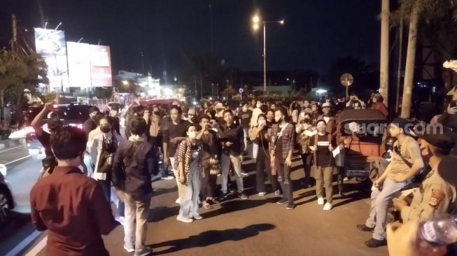 Massa Aksi Tolak Omnibus Law Gejayan Luka Dilempar Batu: Polisi Diam Saja