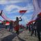 Dijahit Sendiri, Pemuda Papua Bentangkan Bendera Merah Putih Sepanjang 2 Km