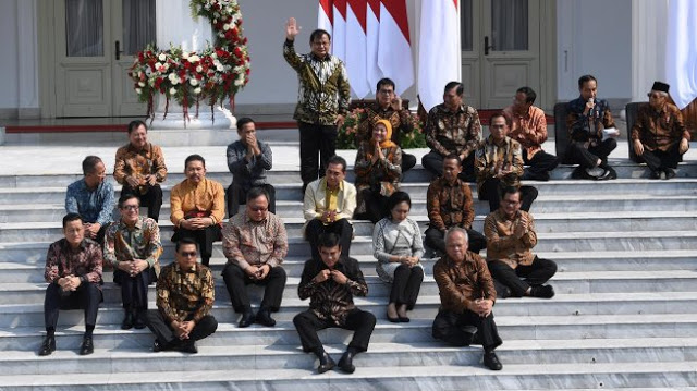 18 Menteri Kena Reshuffle Jokowi, Istana Buka Suara