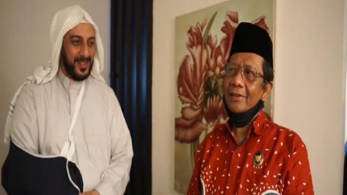 Lewat Mahfud MD, Syekh Ali Jaber Titip Pesan untuk Presiden Jokowi