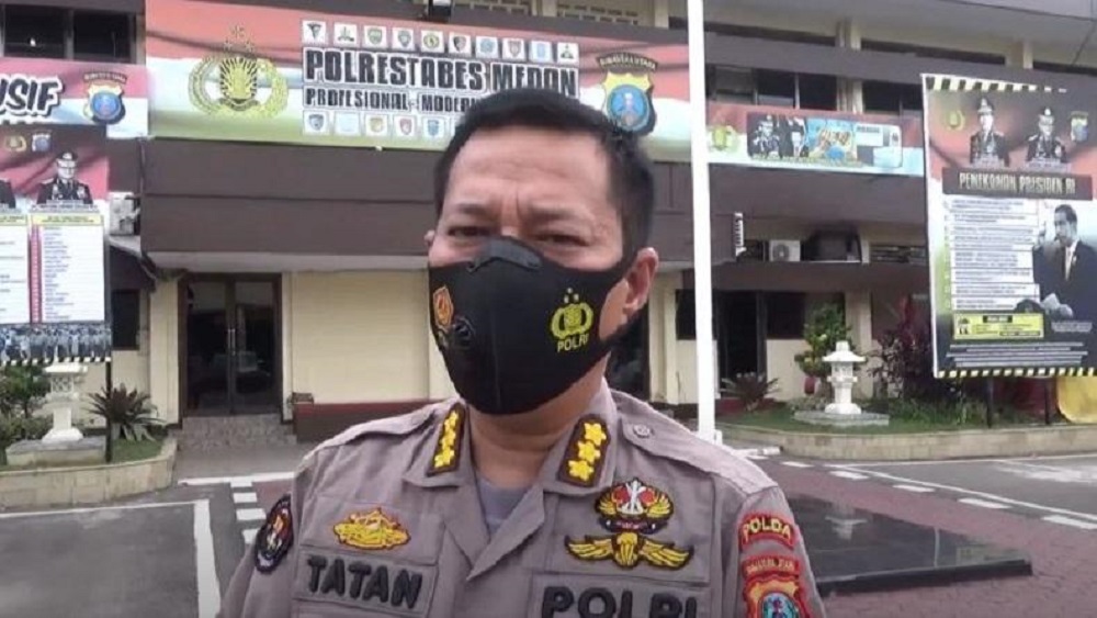 Viral Pendemo Dilempari Batu dari Atas Gedung DPRD Medan, Pelaku Ternyata Satpam