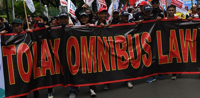 Diadang Polisi, Massa Aliansi Buruh Bekasi Tertahan Menuju DPR