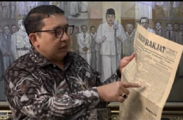 Fadli Zon Tunjukkan Wujud Surat Kabar ‘Harian Rakjat’ Media Propaganda PKI