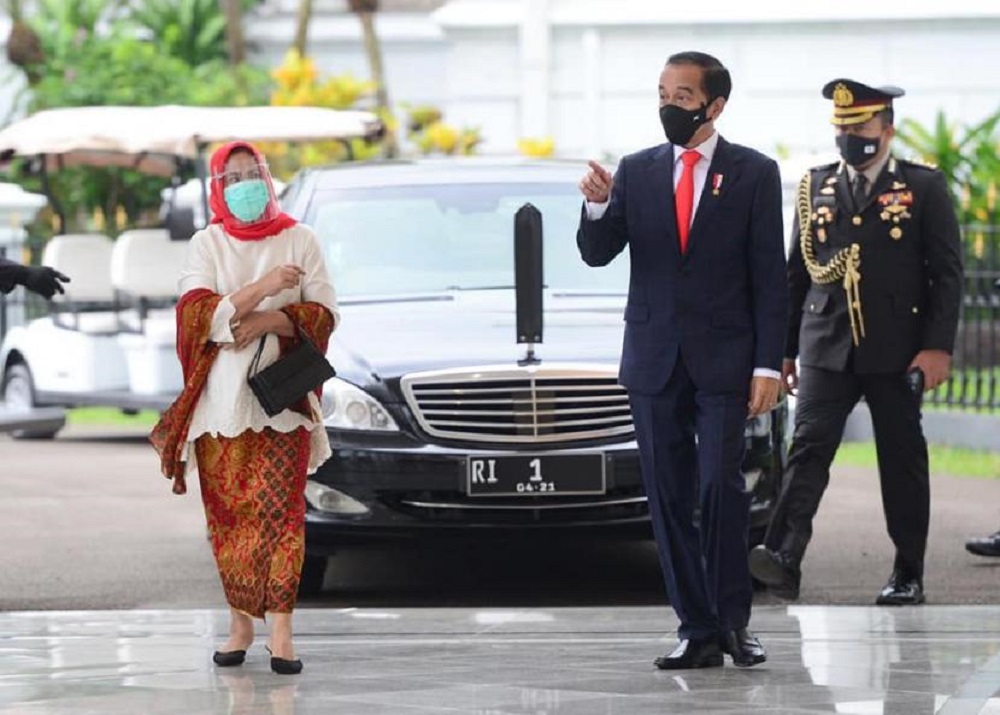 Dampingi Jokowi Sambut PM Jepang, Iriana Kini Berjilbab