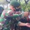 Prajurit TNI menolong anggota Polisi yang terkena gas air mata