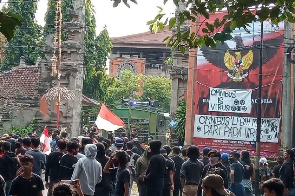 PGI Minta Presiden Jokowi Dapat Menahan Diberlakukannya UU Cipta Kerja