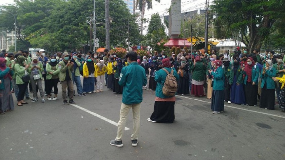 Demo Tolak Omnibus Law UU Cipta Kerja di Jakarta Sisakan 2,1 Ton Sampah