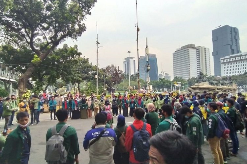 Massa Buruh Meluber di Dekat Istana, Polisi: Selamat Datang, Bantu Kami