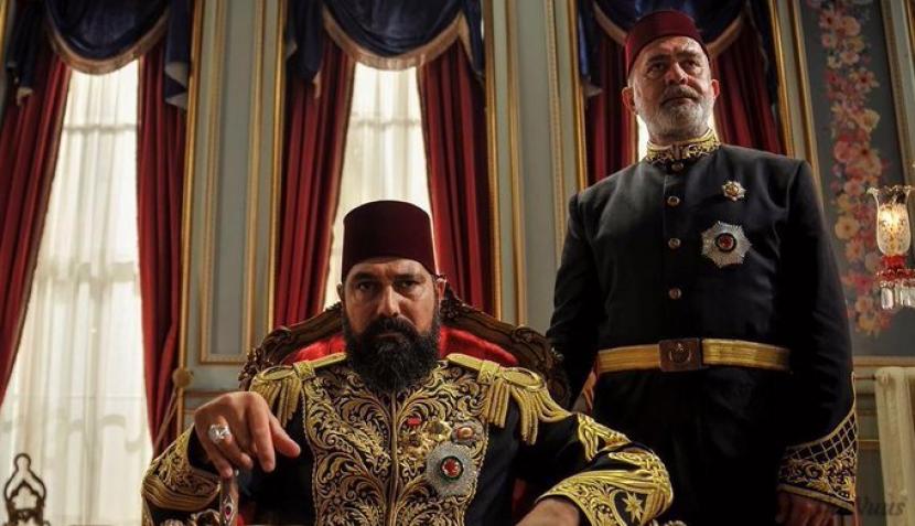 Sultan Abdul Hamid Han dan Tahsin Pasha di film Payitaht: Abdülhamid.