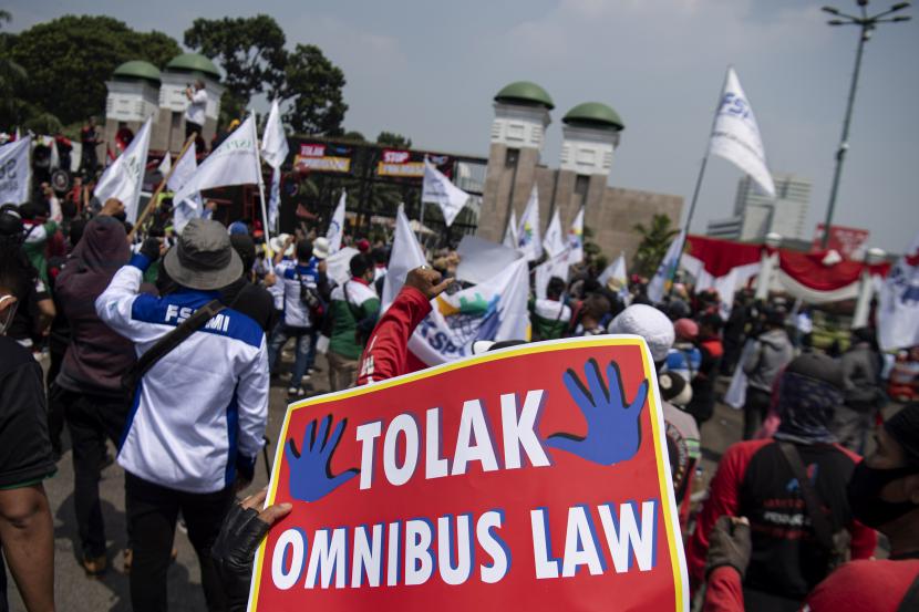 Buruh akan Demo Tolak RUU Cipta Kerja, Airlangga: Ingat Covid-19, DKI Juga PSBB