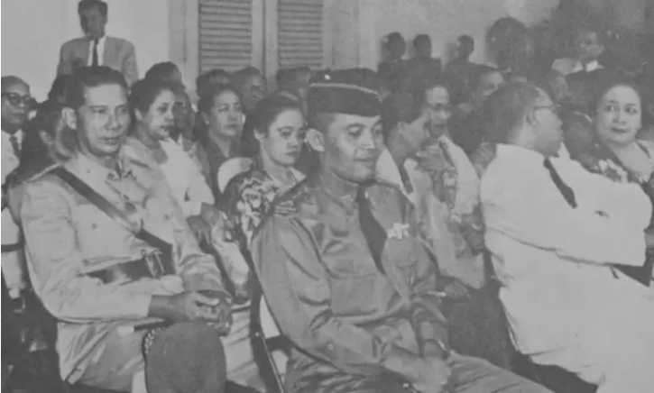 Sebelum Subuh Berdarah, Jenderal Nasution Foto Bareng dengan Aidit