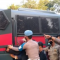 Aksi Prajurit TNI Lepaskan Pendemo yang Ditangkapi Polisi