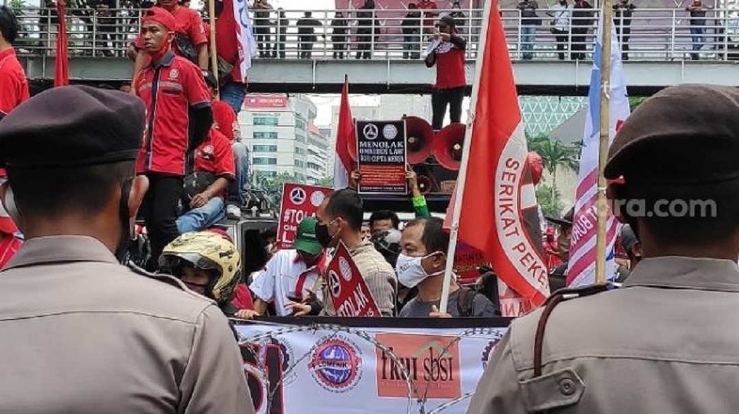 Demo Menuju Istana, Massa: UU Ciptaker, Buruh Dibohongi!