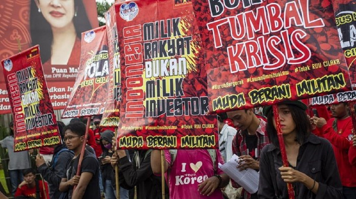 Selain Menguntungkan Pengusaha Tiongkok, UU Cipta Kerja Juga Mengembalikan Indonesia ke Zaman Orba