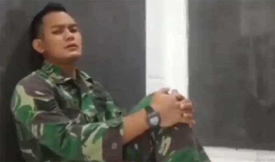 Prajurit TNI AU berinisial Serka BDS ditahan lantaran menyanyikan lagu menyambut kedatangan Imam Besar hingga videonya viral di media sosial.