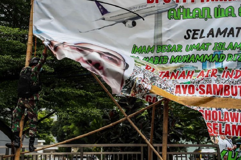 Penurunan Baliho Oleh TNI, Dipertanyakan Urgensinya hingga Permintaan agar Tak Agresif