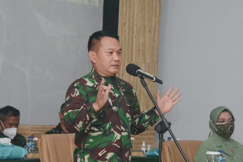 Prajurit TNI AD Dipenjara 14 Hari, Personel TNI AU Diborgol