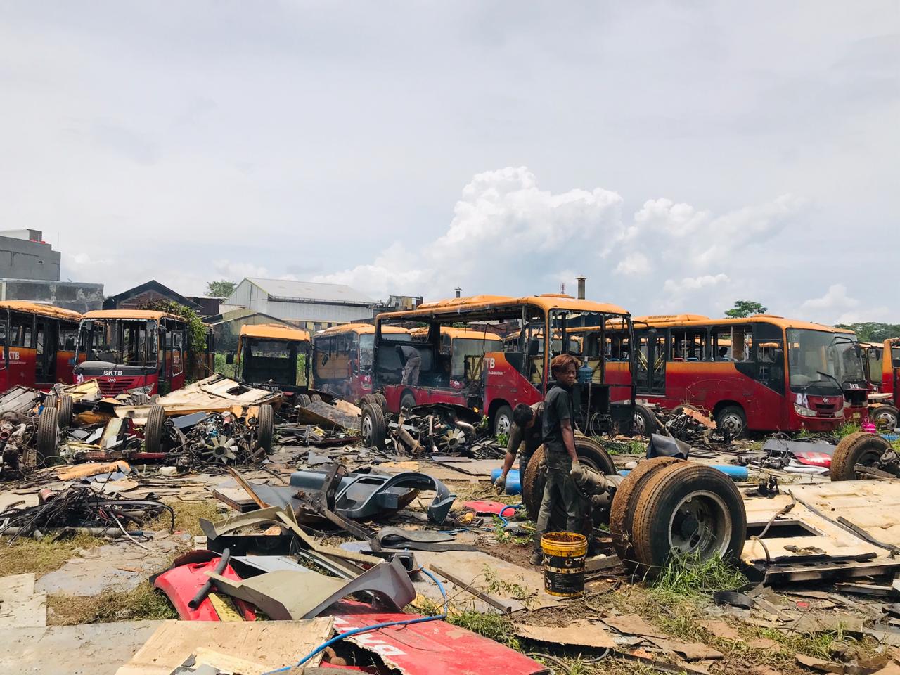 Bus Transjakarta Dihancurkan