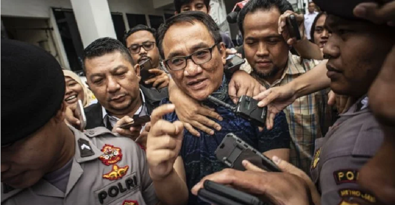 Andi Arief: Jubir Jokowi Dompleng Penghargaan Anies