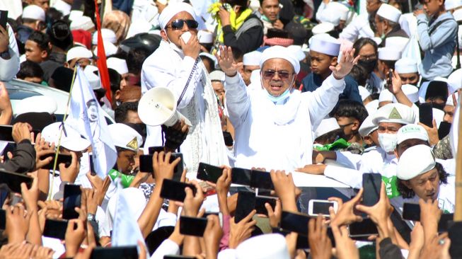Ade Armando: Nikita Mirzani Disuruh Jokowi Menghadapi Habib Rizieq