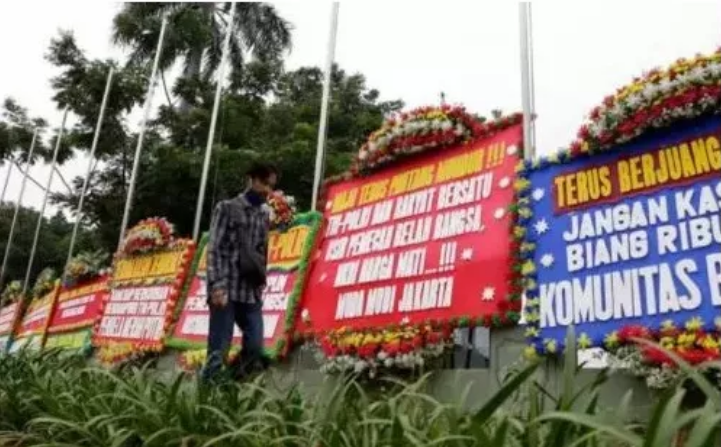 Banjir Karangan Bunga untuk Jenderal Dudung, Netizen: Buat Sendiri, Heboh Sendiri!