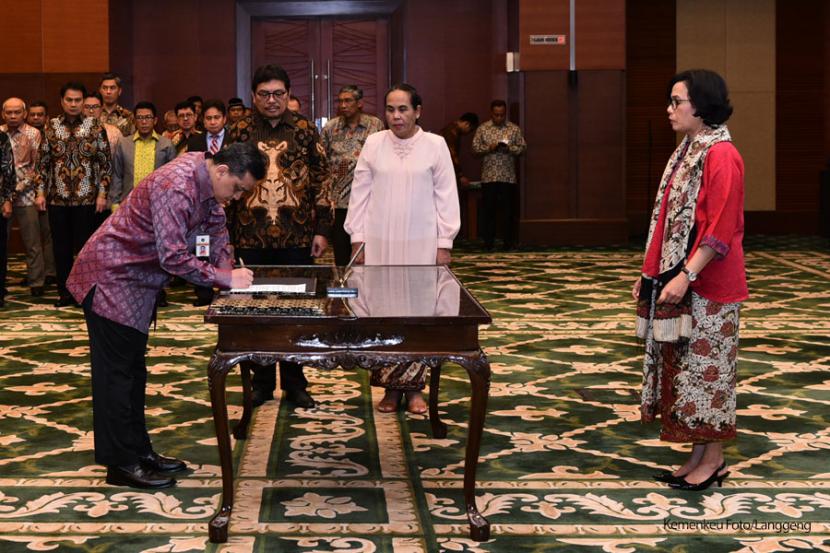 Dirjen Pengelolaan Pembiayaan dan Risiko Kementerian Keuangan (Kemenkeu) RI, Luky Alfirman dilantik Menkeu Sri Mulyani