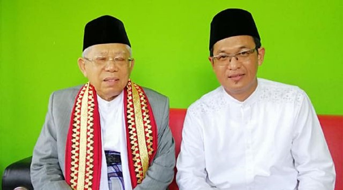 KH Ahma d Ishomuddin bersama KH Ma'ruf Amin.