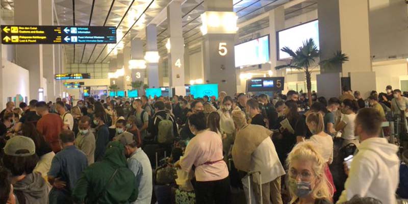 Kedatangan WNA di Bandara Soetta Membeludak, Fadli Zon: Siapa Penyebab Kerumunan?