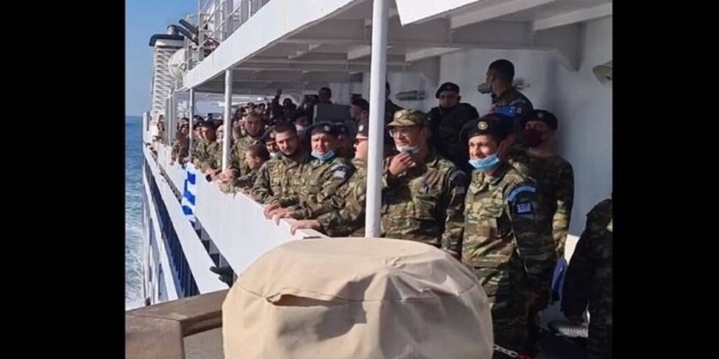 Tentara Yunani Nyanyikan Lagu Kebangsaan Di Atas Kapal Saat Menuju Pulau Yang Diperebutkan Turki