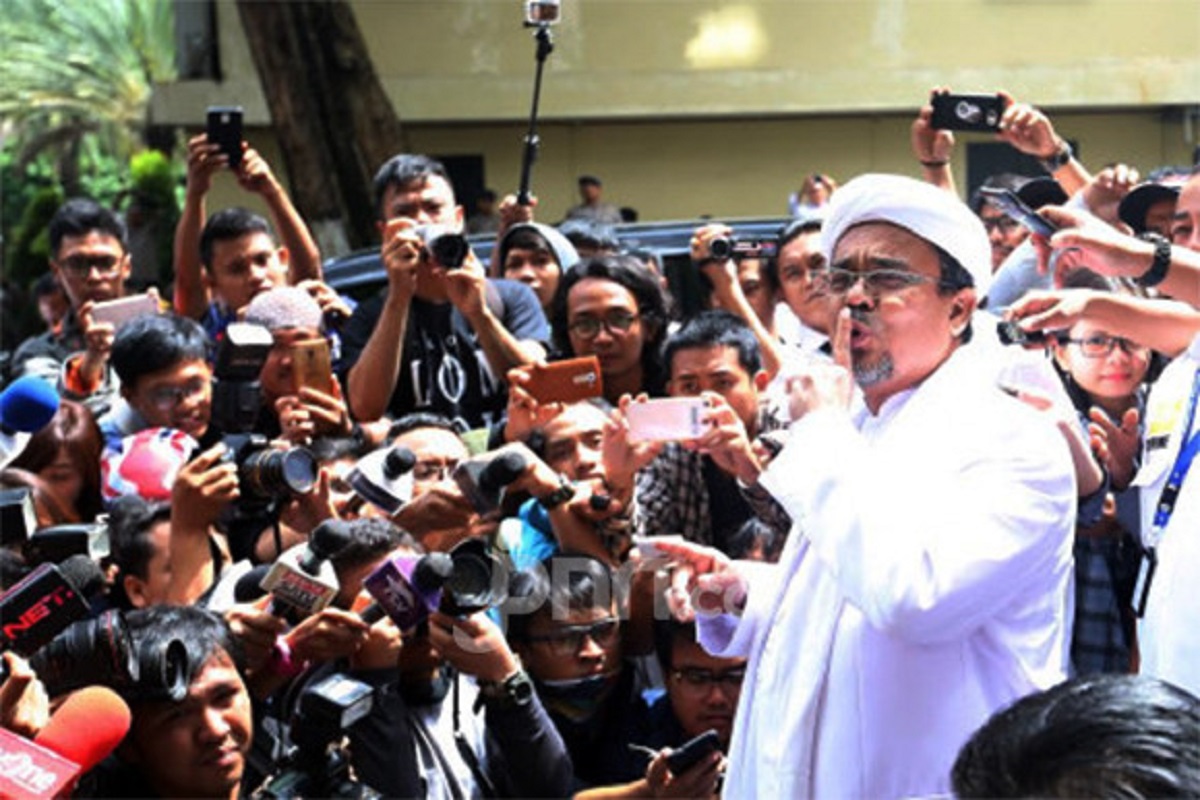 Sebut Si Caplin yang Pulangkan Habib Rizieq, Dewi Tanjung: Selalu Order Kasus demi Kepuasan Nafsu Syahwat politik