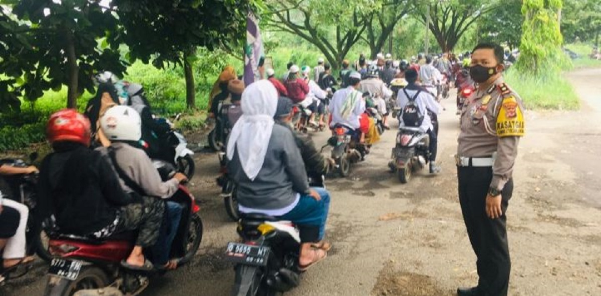 Tuntut Bebaskan Habib Rizieq, Polresta Bandung Dikepung Massa FPI