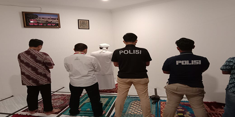 Di Sela Pemeriksaan, Polisi Ajak Habib Rizieq Tunaikan Salat Maghrib Berjamaah