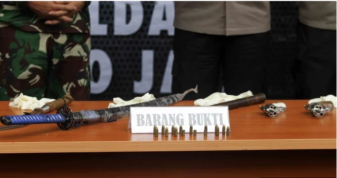 Beredar Barang Bukti Pedang Laskar FPI Mirip Kaya di Polres Ngawi