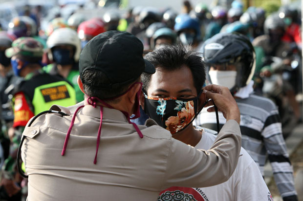 Epidemiolog: Tak Lama Lagi Ledakan Kasus Covid-19 Terjadi di Jawa