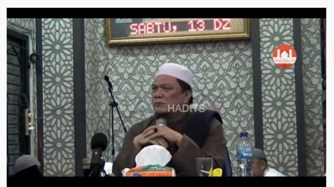 Ustadz Yahya Waloni: Jangan Munafik Bikin Aturan, Corona Nggak Masuk Masjid!