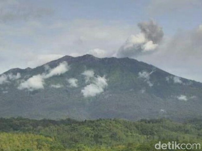 Gempa Tremor dalam Erupsi Gunung Raung Meningkat