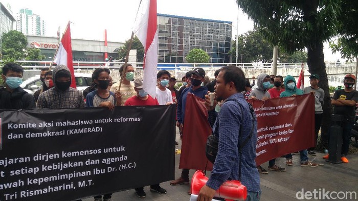 Demo Minta Dirjen Kemensos Ikuti Instruksi Risma, PKS Curiga Massa Suruhan