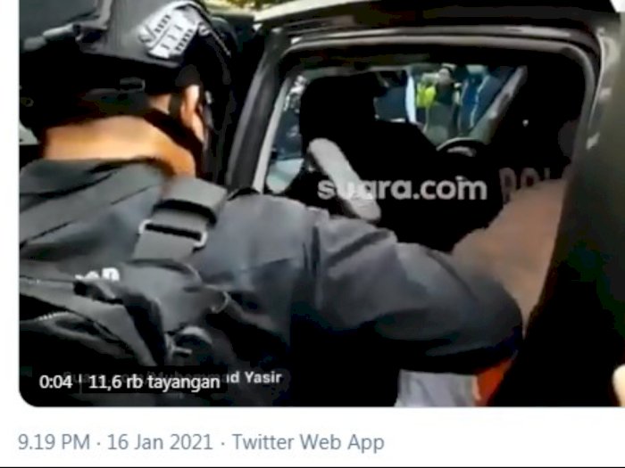 Video Lebih Jelas, Habib Rizieq Diduga Ditendang Polisi Brimob, Diduga Kena Paha Kirinya
