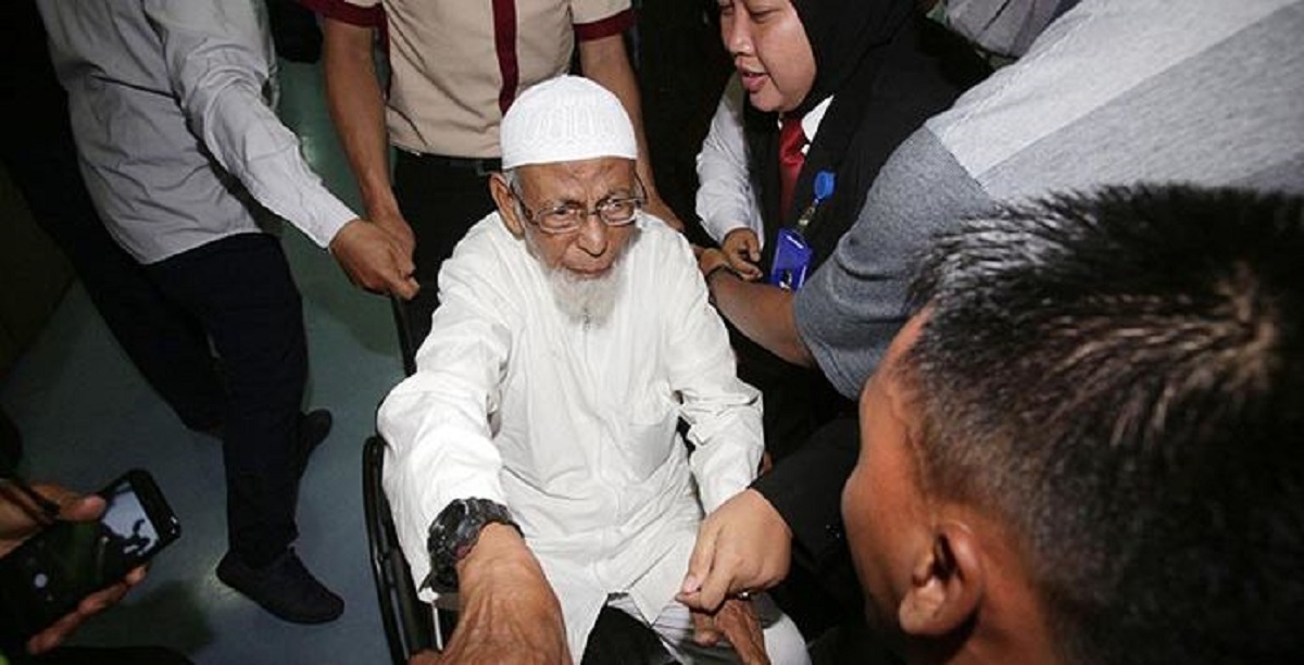 Abu Bakar Baasyir Bebas Dikawal Densus 88, Pendukung Gak Usah Jemput