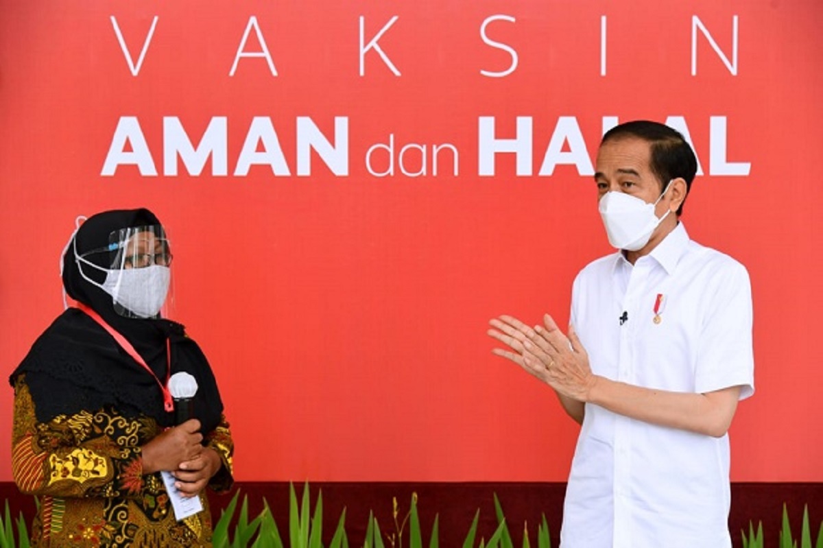 Divaksin Bareng Jokowi, Pedagang Ini Harap Wabah COVID-19 Cepat Berlalu