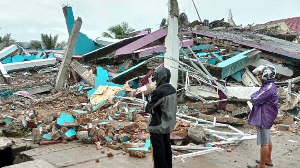 Gempa Magnitudo 6,2, Jokowi Instruksikan Doni Monardo dan Risma ke Majene