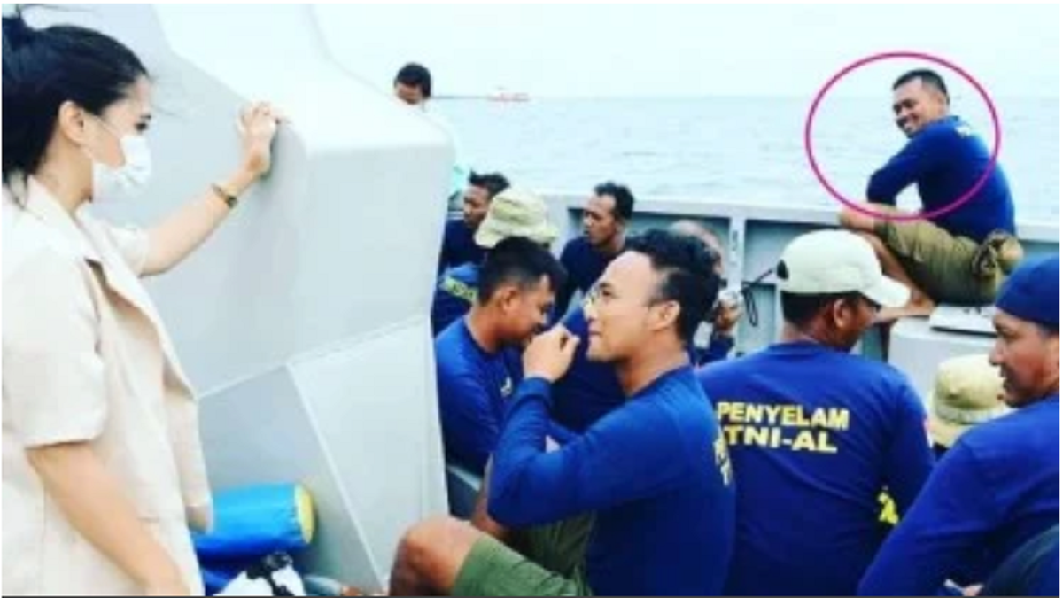 Ekspresi Lucu Pasukan TNI SAR Sriwijaya Air Lihat Gadis Cantik di Laut