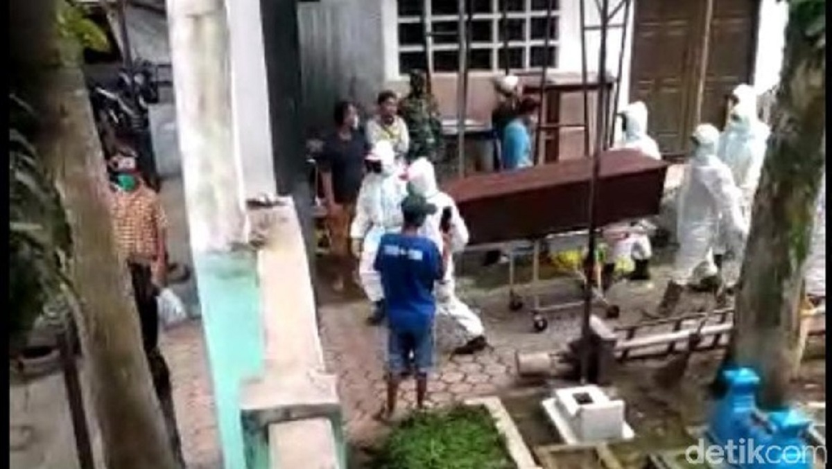 Viral Video Keluarga di Malang Marah karena Jenazah COVID-19 Tertukar
