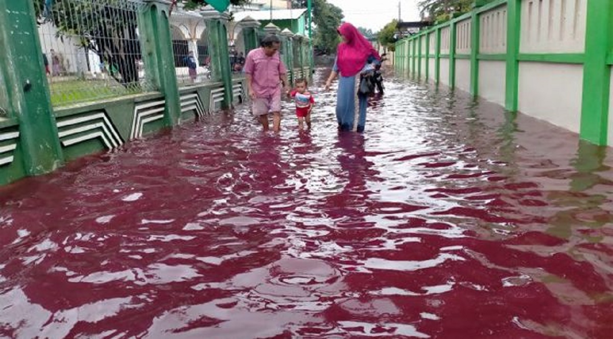 Kubu Sebelah Tambah Panas, Semarang Banjir, Jakarta Malah Trending Topic di Twitter