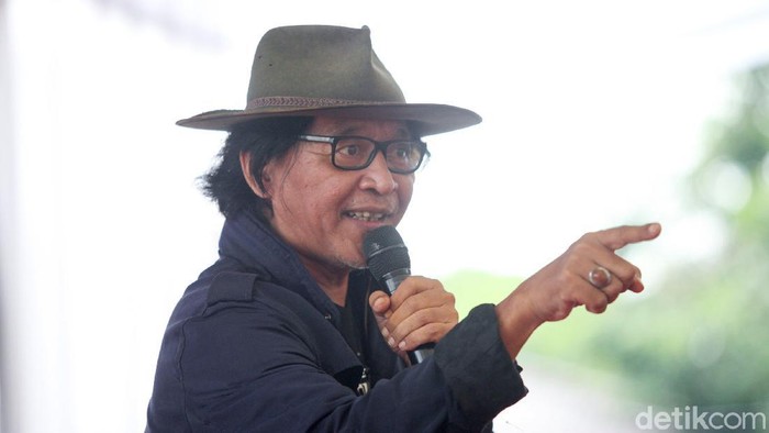 Sujiwo Tejo: Jika Pak Jokowi Ingin Warga Kritik, Tertibkan Buzzer Penumpang Gelap