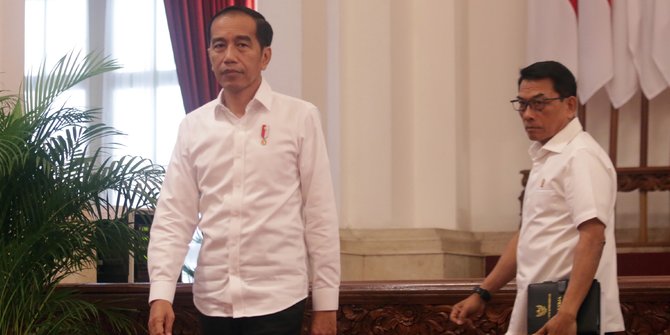 Rocky Gerung Anggap Bola di Kaki Jokowi soal Rencana Kudeta AHY, Moeldoko Ketipu