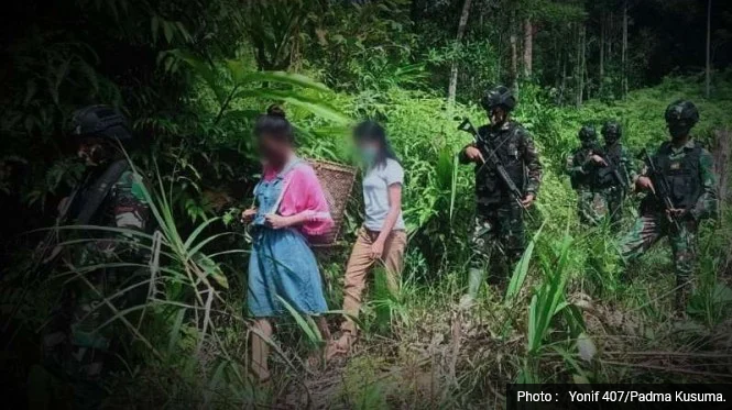 Batalyon TNI Peringkus Gembong PKI Temukan 2 Gadis PMI di Hutan