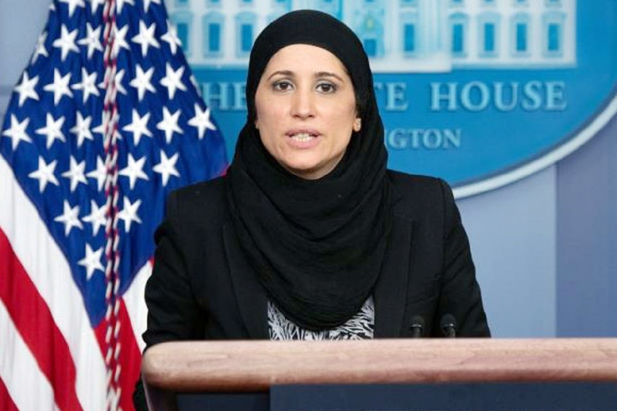 Heboh, Pejabat AS Pakai Jilbab Saat Konferensi Pers di Gedung Putih